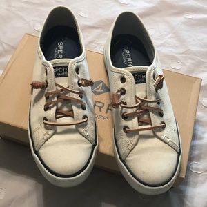 Sperry  pier view core white